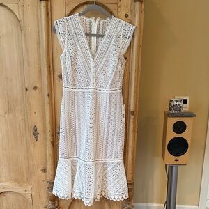Elie Tahari White Lace V-Neck Sleeveless Midi Dress